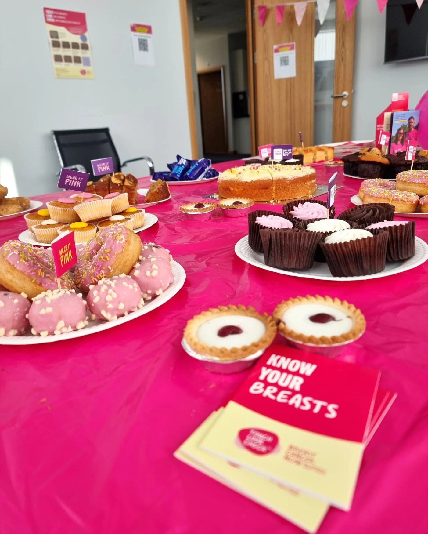 London Gateway si tinge di rosa per la sensibilizzazione sul tumore al seno