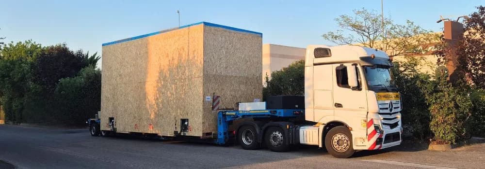 Dalla provincia di Brescia alle banchine dell'Oman: il racconto di una spedizione eccezionale destinata al Medio Oriente.